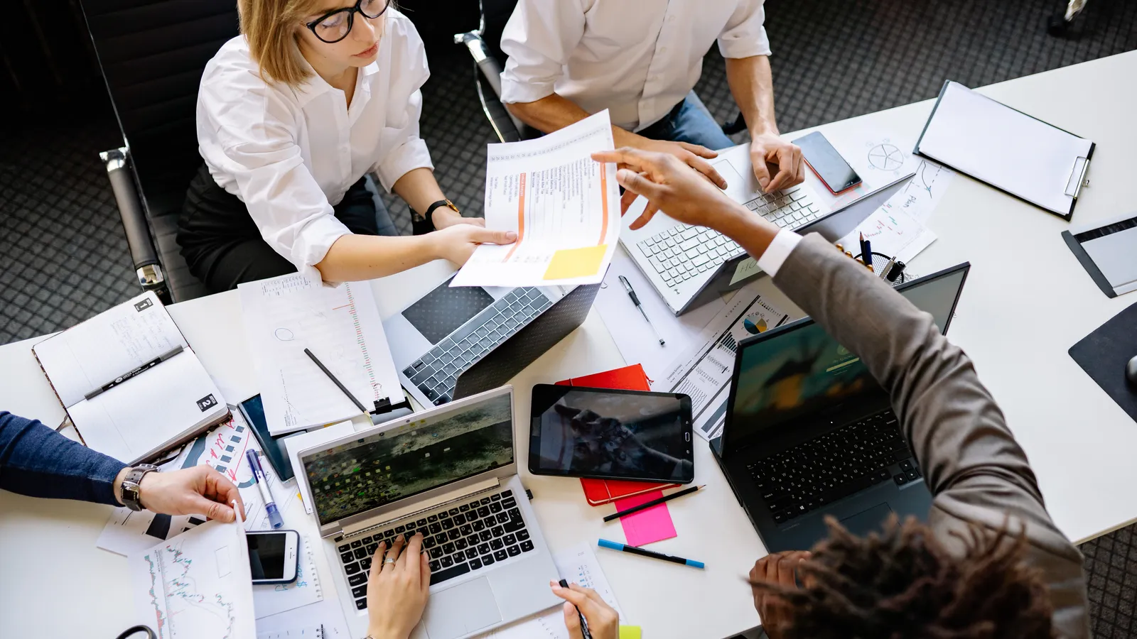 B2B business team collaborating on sales and online campaign strategy