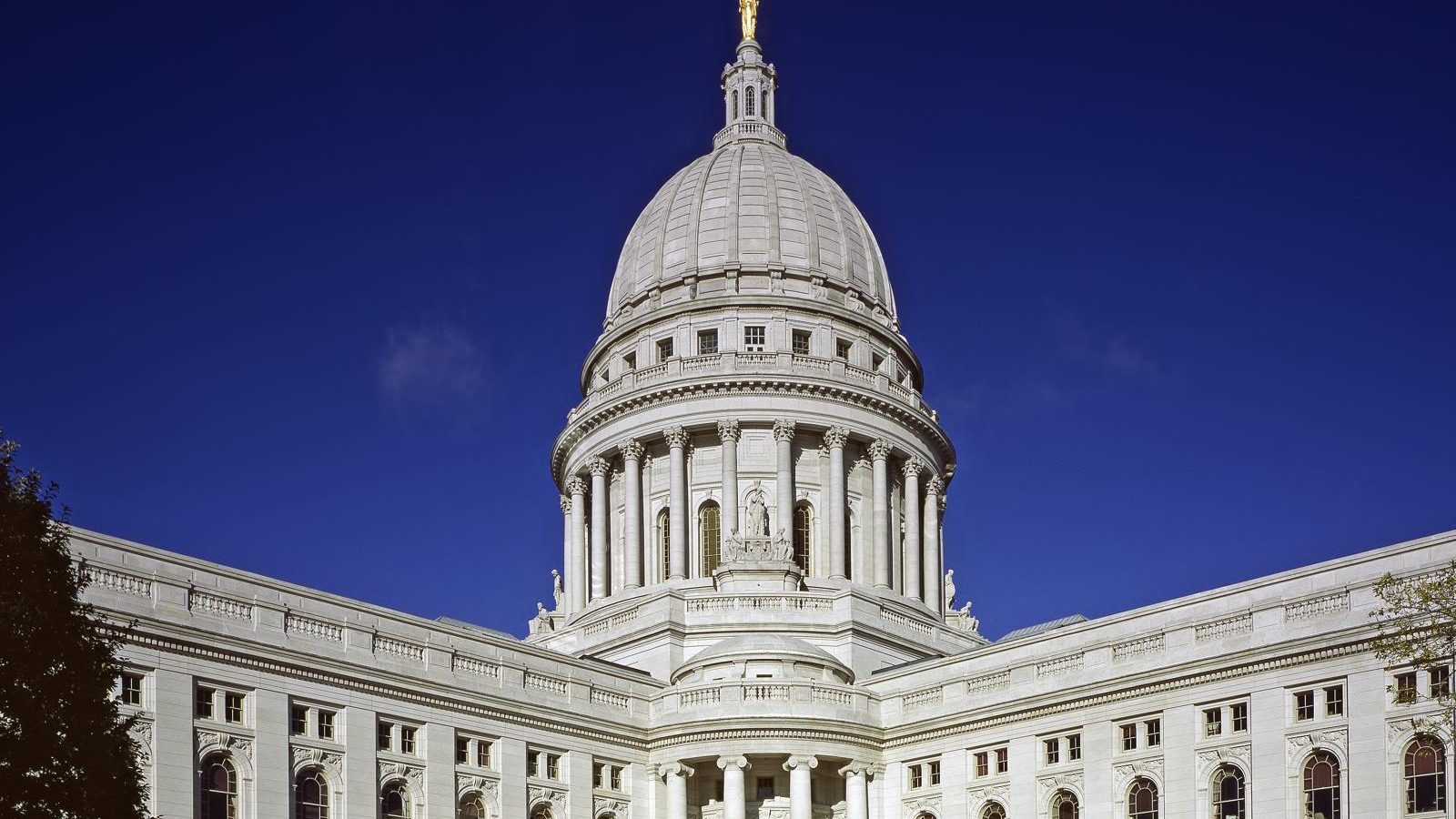 Live seminar in Madison, Wisconsin with business leaders from biotech and state government learning AI integration strategies