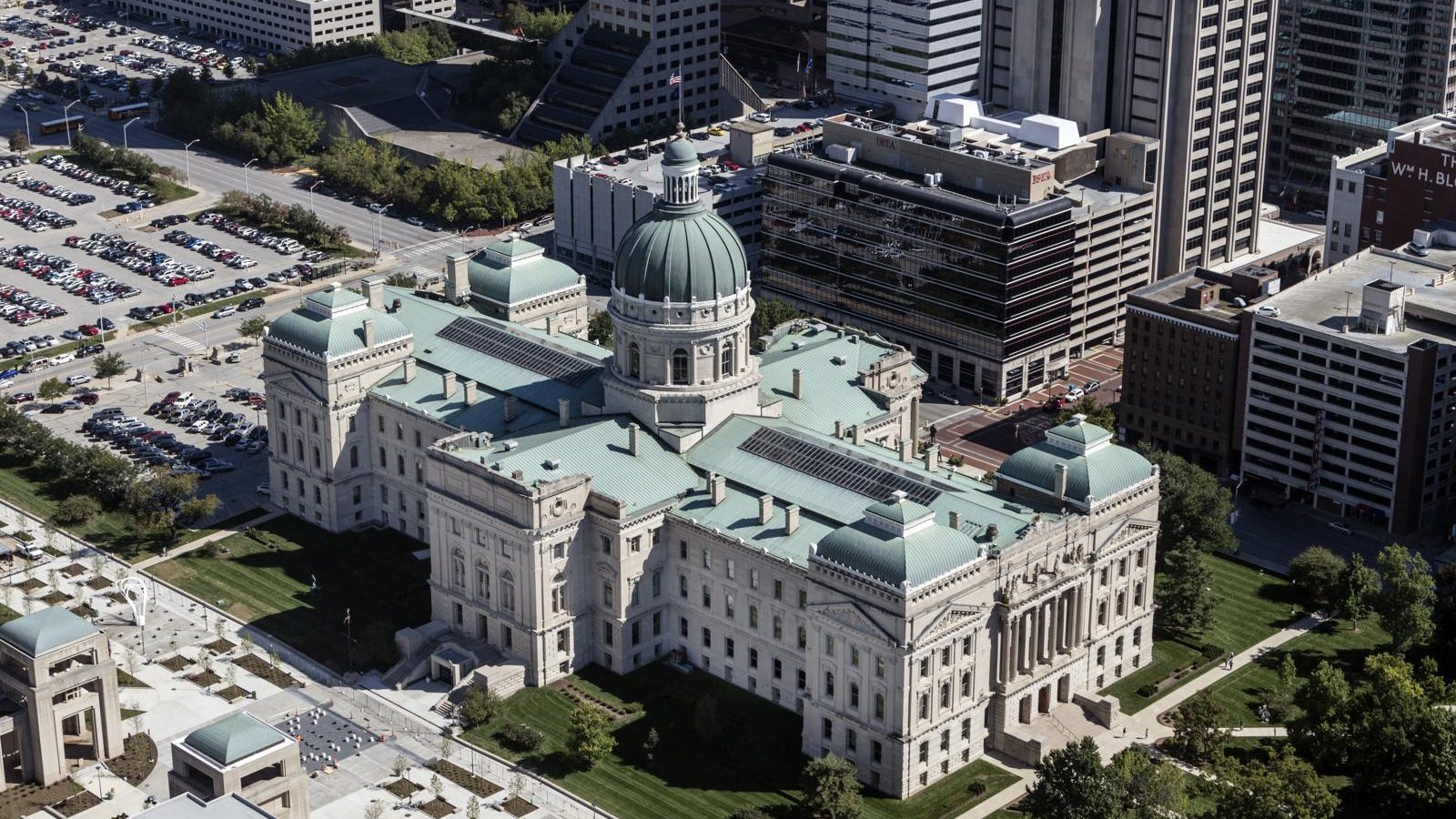 Aerial view of Indianapolis, Indiana, with a focus on the Indiana State House